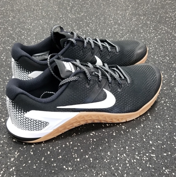 nike metcon 4 black white yellow
